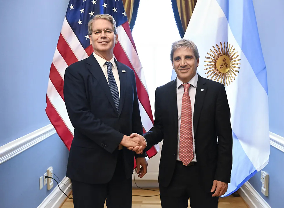 scott-bessent-confirmo-el-auxilio-para-argentina:-swap-por-us$-20-mil-millones-y-compra-de-pesos