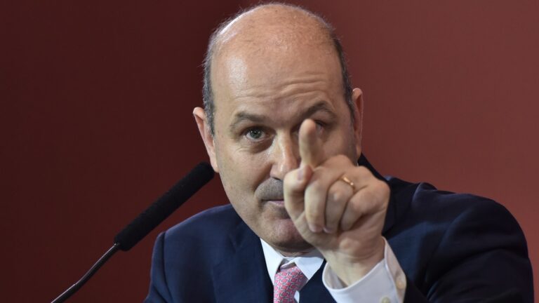 cierre-de-idea:-duros-reclamos-cruzados-del-gobierno-y-los-empresarios