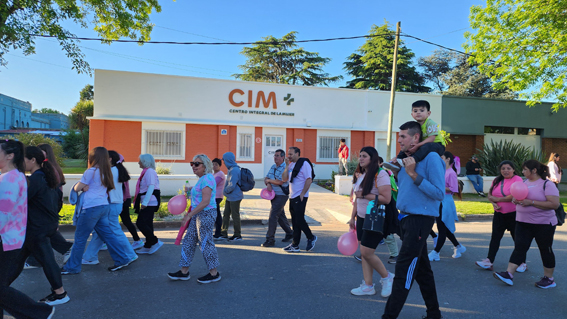 dolores-se-vistio-de-rosa:-se-realizo-la-caminata-por-la-prevencion-del-cancer-de-mama