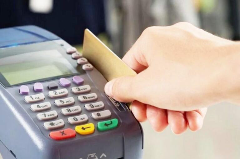 nueva-ley:-los-clientes-tienen-derecho-a-pasar-su-tarjeta-al-pagar-con-credito-o-debito