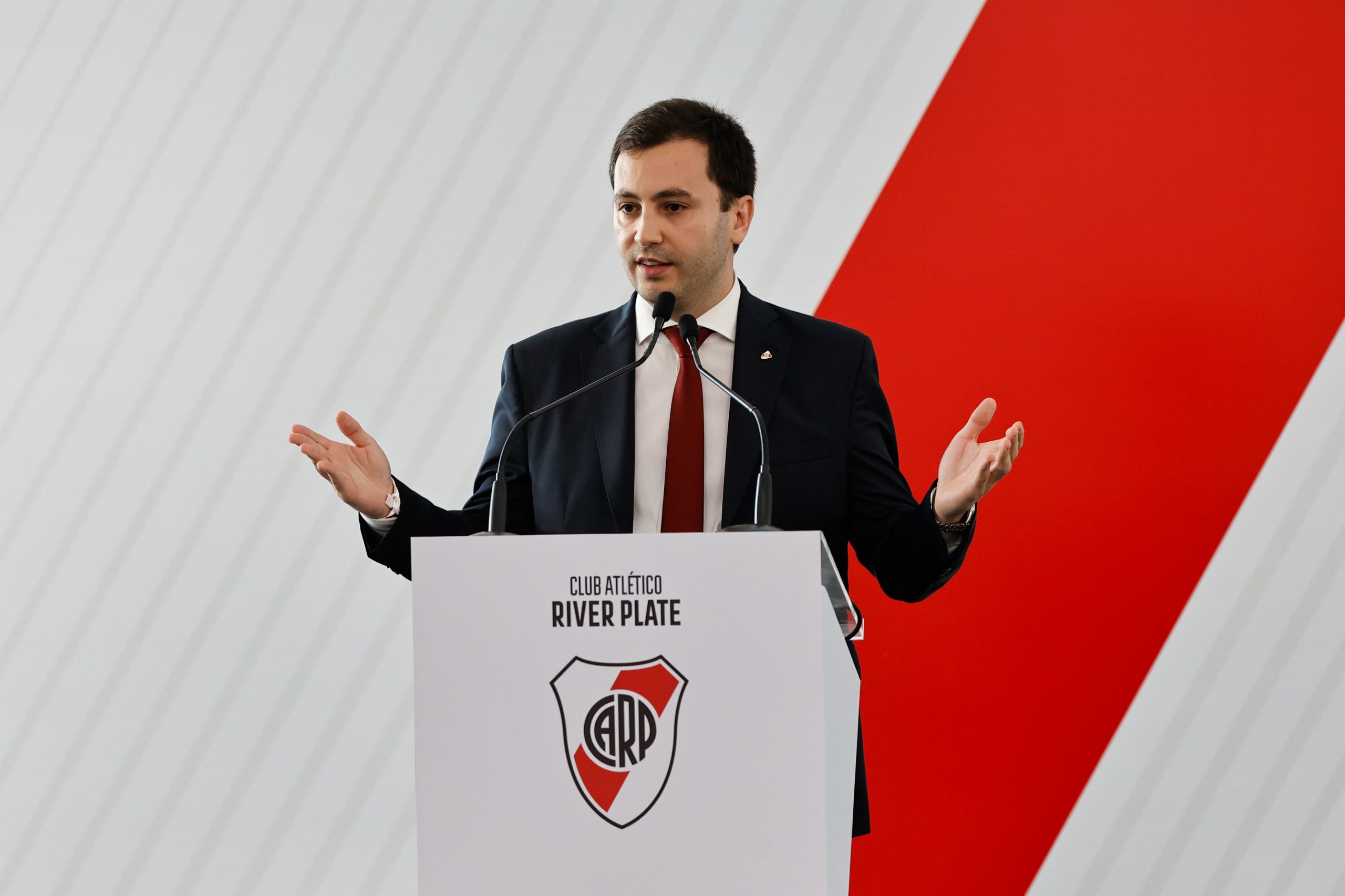 stefano-di-carlo-nuevo-presidente-de-river:-del-techo-para-el-monumental-a-instalar-la-marca-del-club-a-nivel-mundial