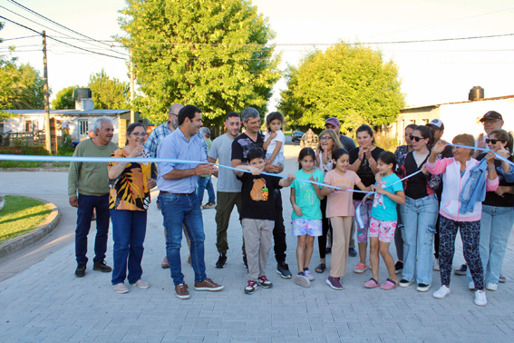 se-inauguro-el-pavimento-adoquinado-en-el-barrio-federal-2-y-los-naranjos