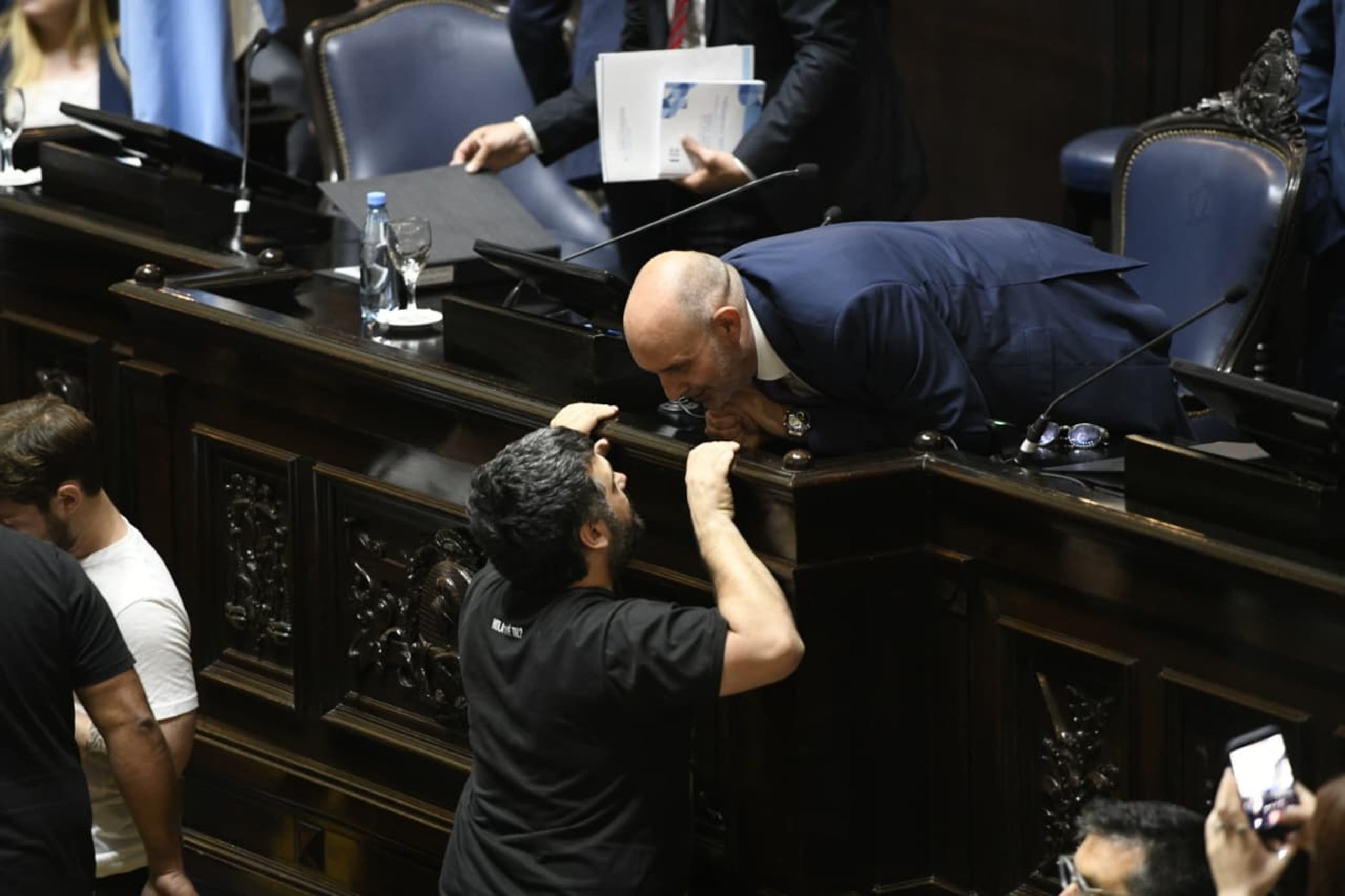 postergaron-la-aprobacion-del-endeudamiento-que-pide-kicillof-por-diferencias-sobre-el-fondo-para-los-municipios