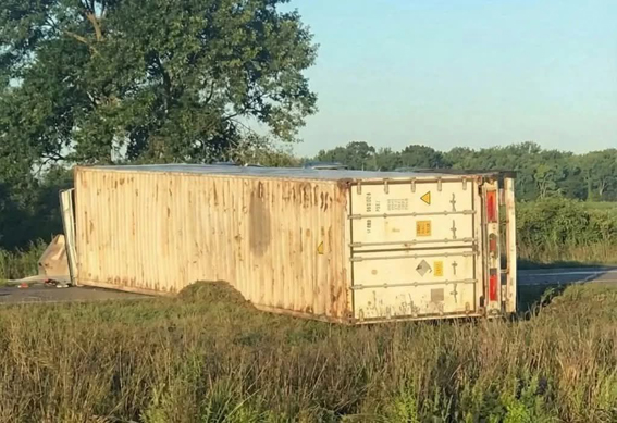 las-armas:-volco-un-camion