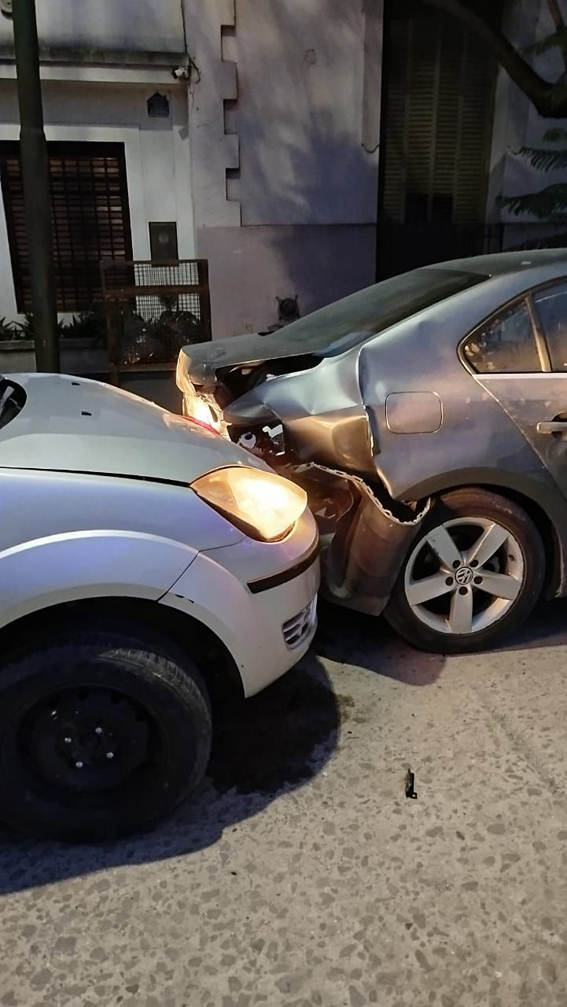 perdio-el-control-del-auto-y-choco-uno-estacionado