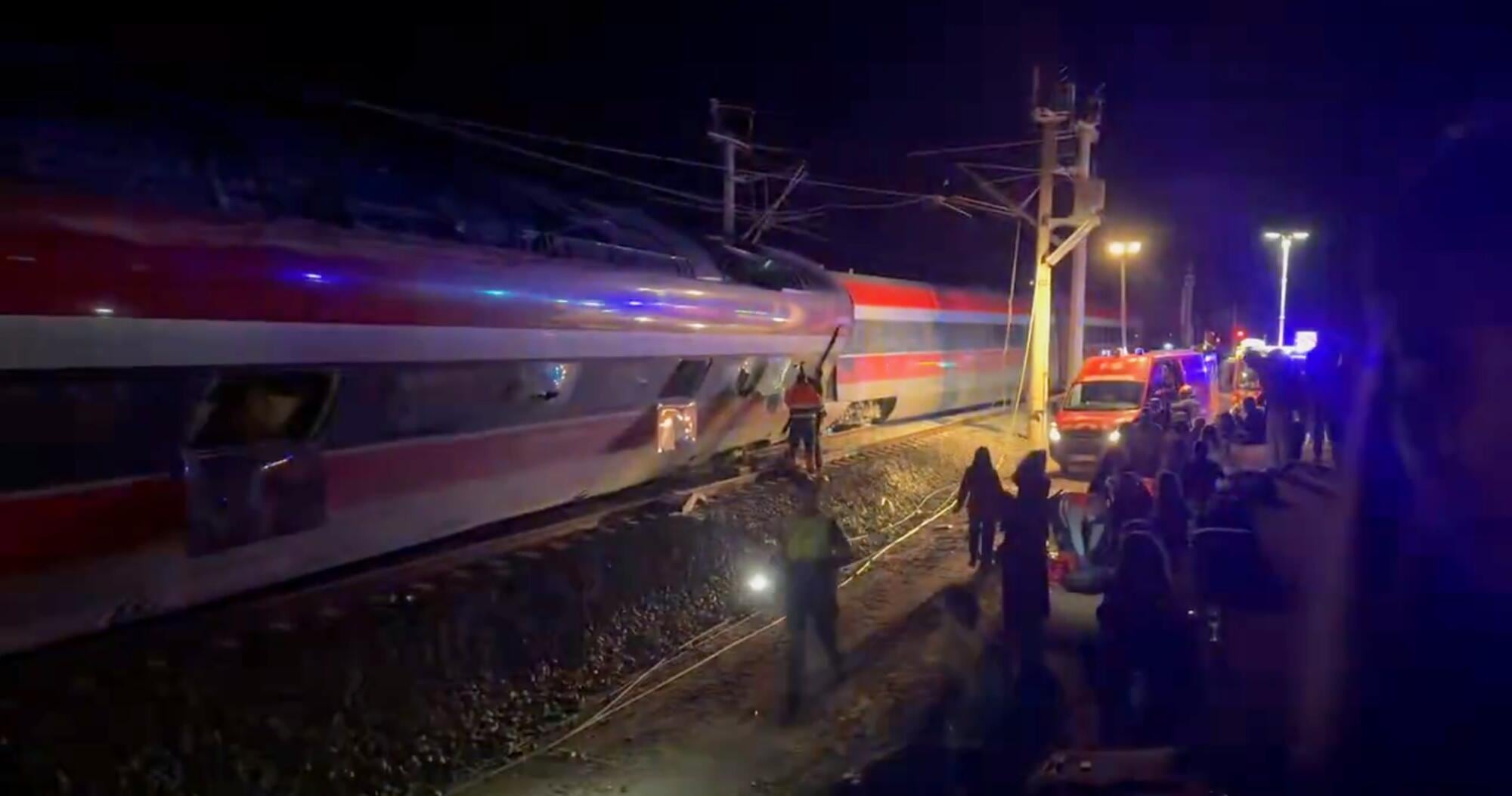 dos-trenes-de-alta-velocidad-descarrilaron-en-espana-y-hay-al-menos-39-muertos
