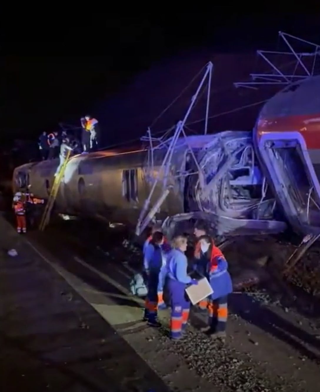 como-fue-el-choque-de-trenes-en-el-sur-de-espana:-decenas-de-muertos-y-mas-de-100-heridos