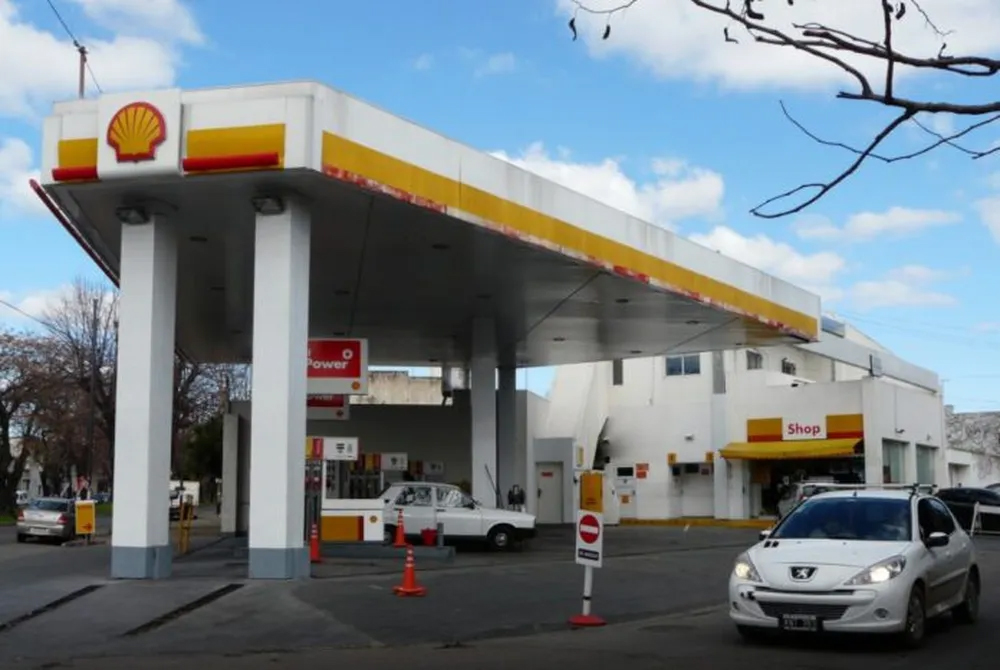 la-nafta-premium-subio-52%-en-un-ano:-cuanto-vale-en-pba-en-comparacion-con-el-pais