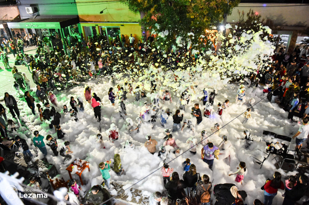 lezama-espectaculo-musical-al-aire-libre-y-exitosa-fiesta-de-la-espuma