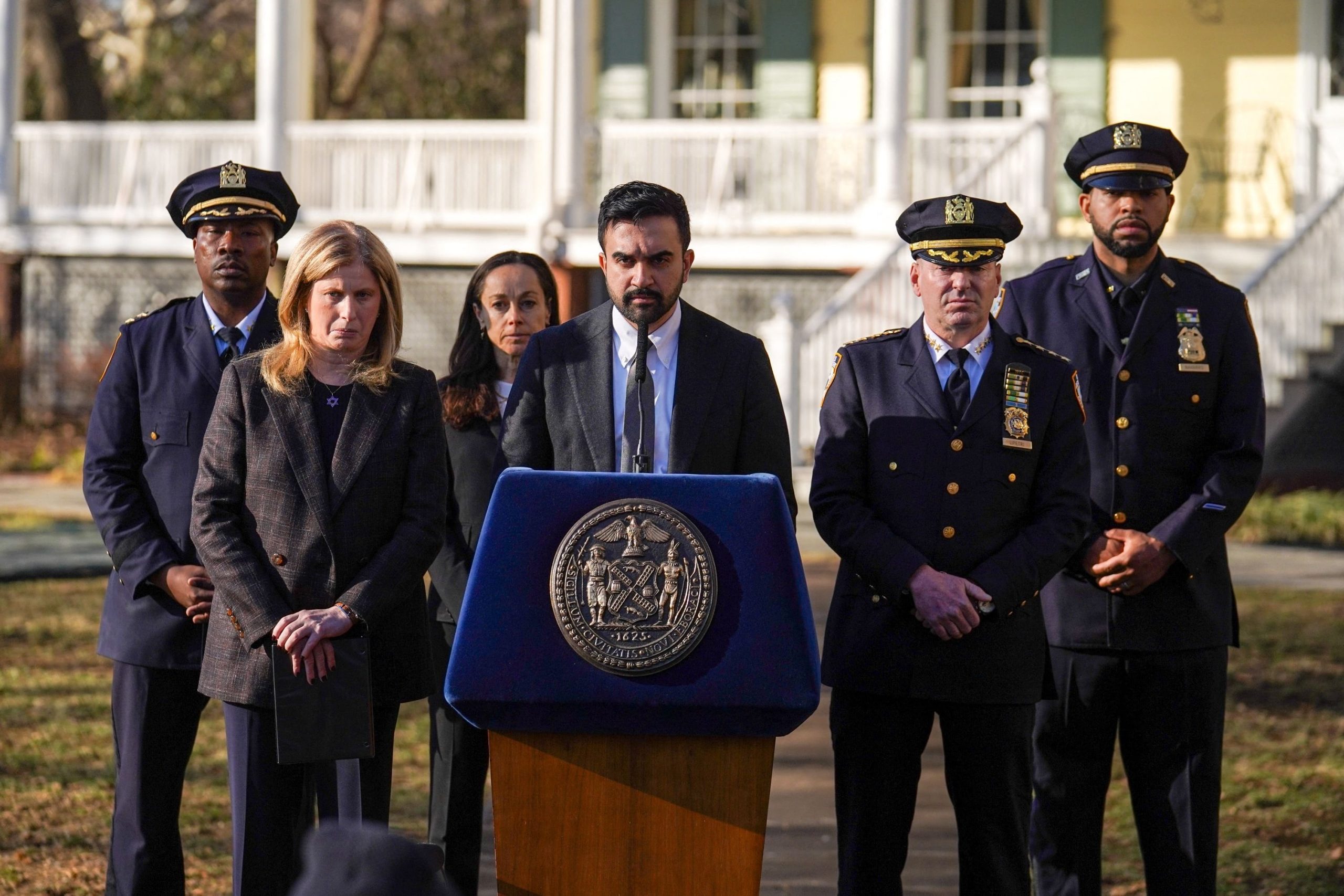 noticias-de-new-york-en-vivo:-mamdani-y-el-fbi-investigan-un-“acto-inspirado-por-isis”-y-reportes-de-hoy,-lunes-9-de-marzo