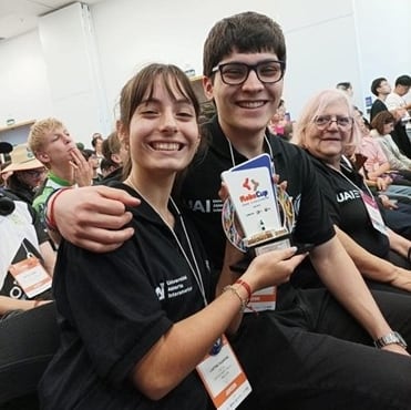 martina-talamona,-la-portena-de-16-anos-que-programa-robots-para-salvar-vidas