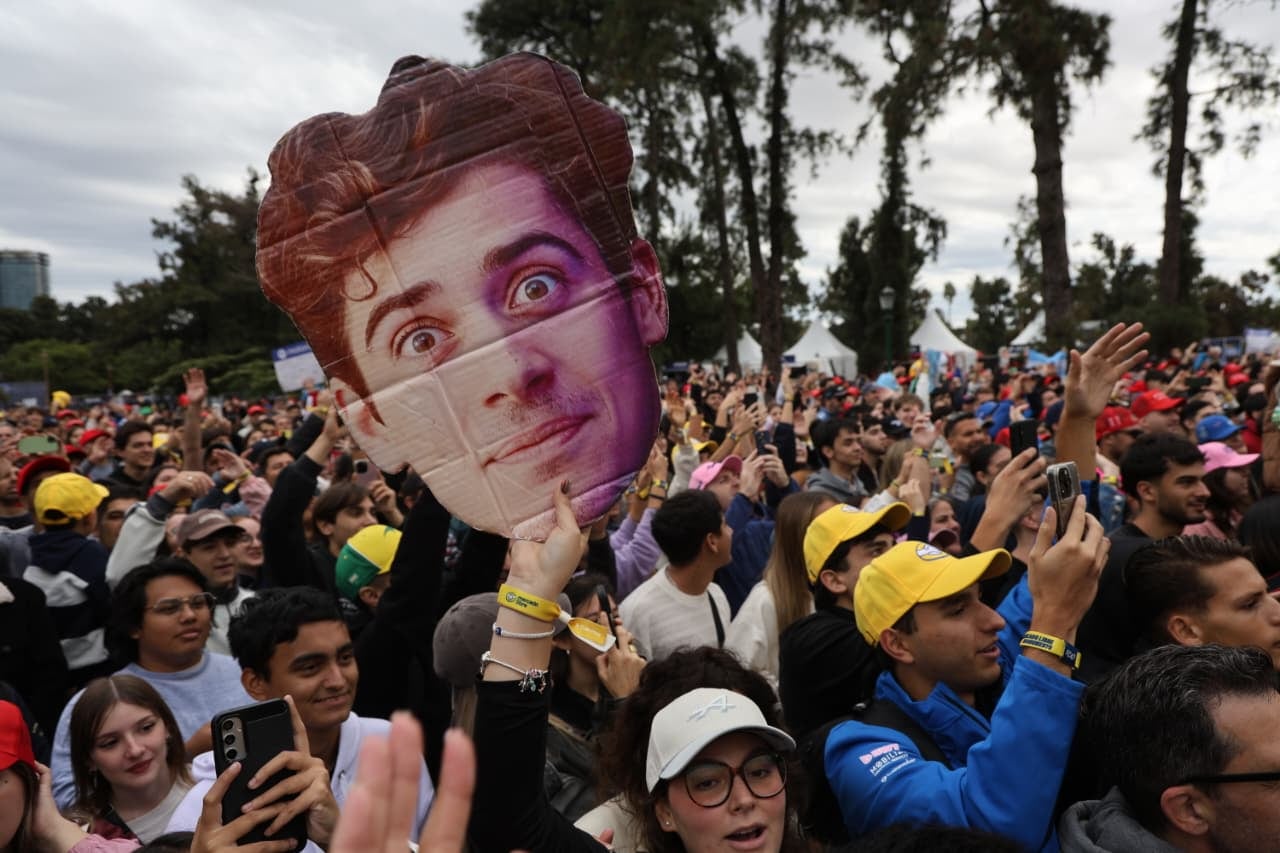 fervor-por-colapinto:-una-marea-de-fanaticos-y-familias-revoluciona-palermo