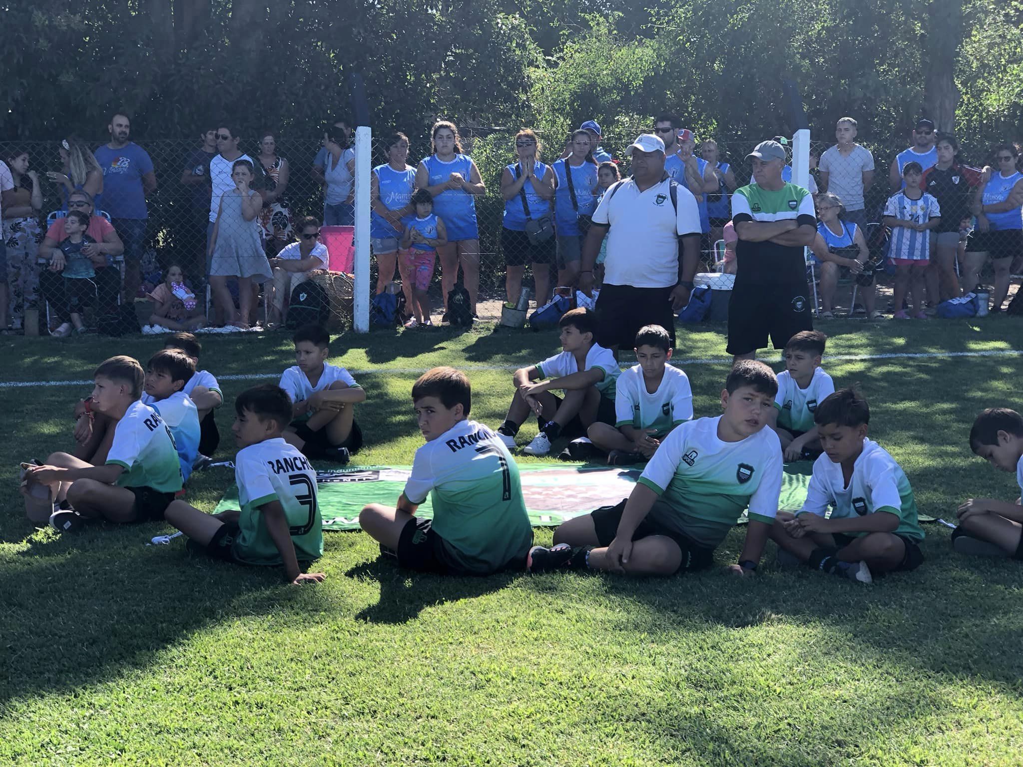 futbol-infantil:-deportivo-recibio-a-independiente-en-el-clasico-de-escuelitas