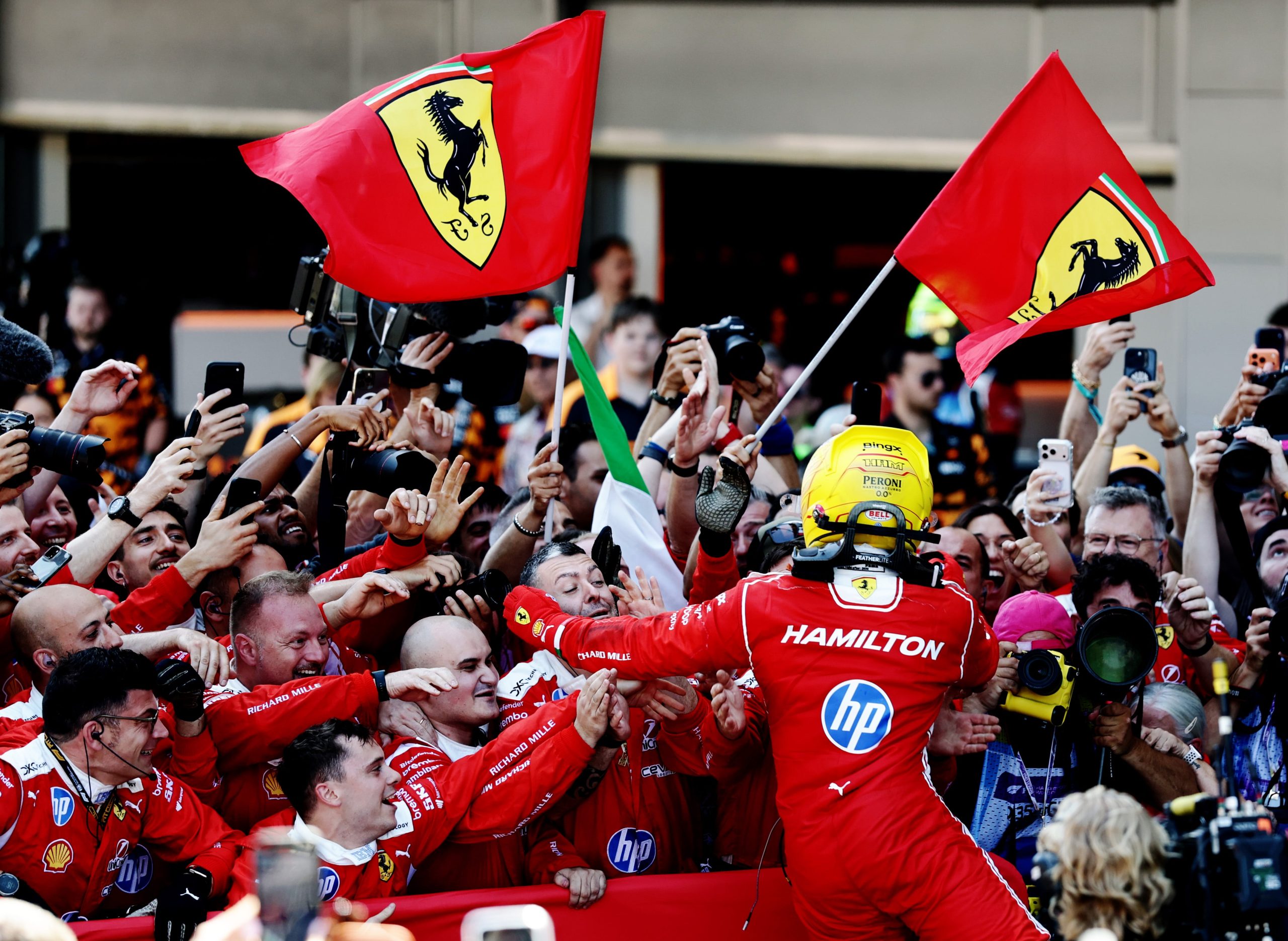 franco-colapinto-termino-8°-en-el-gran-premio-de-barcelona-cataluna-y-hamilton-gano-por-primera-vez-con-ferrari