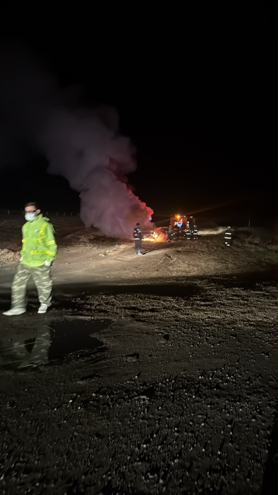 incendio-de-un-auto-en-la-bajada-del-puente-guerrero:-solo-hubo-danos-materiales