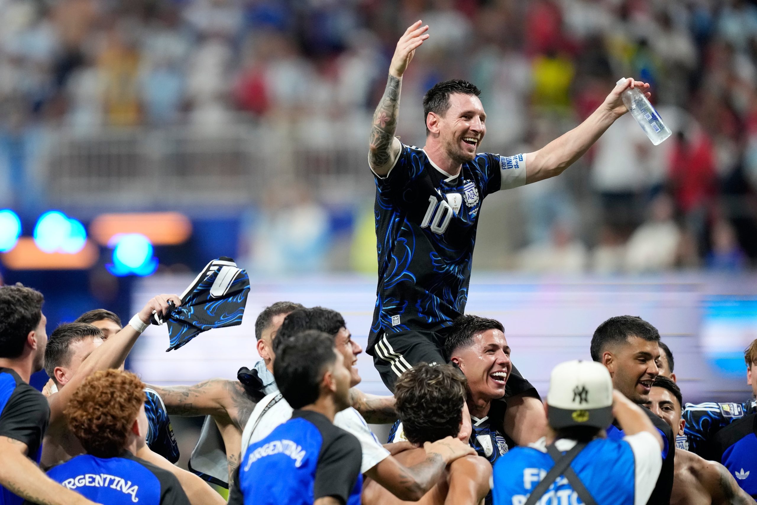 el-video-de-la-seleccion-argentina-en-la-previa-de-la-final:-“aca-viene-el-campeon-defensor”