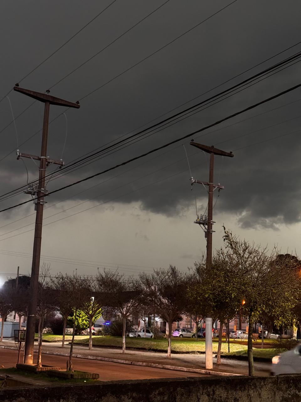 continua-vigente-el-alerta-amarillo-por-tormentas-para-castelli-y-la-region