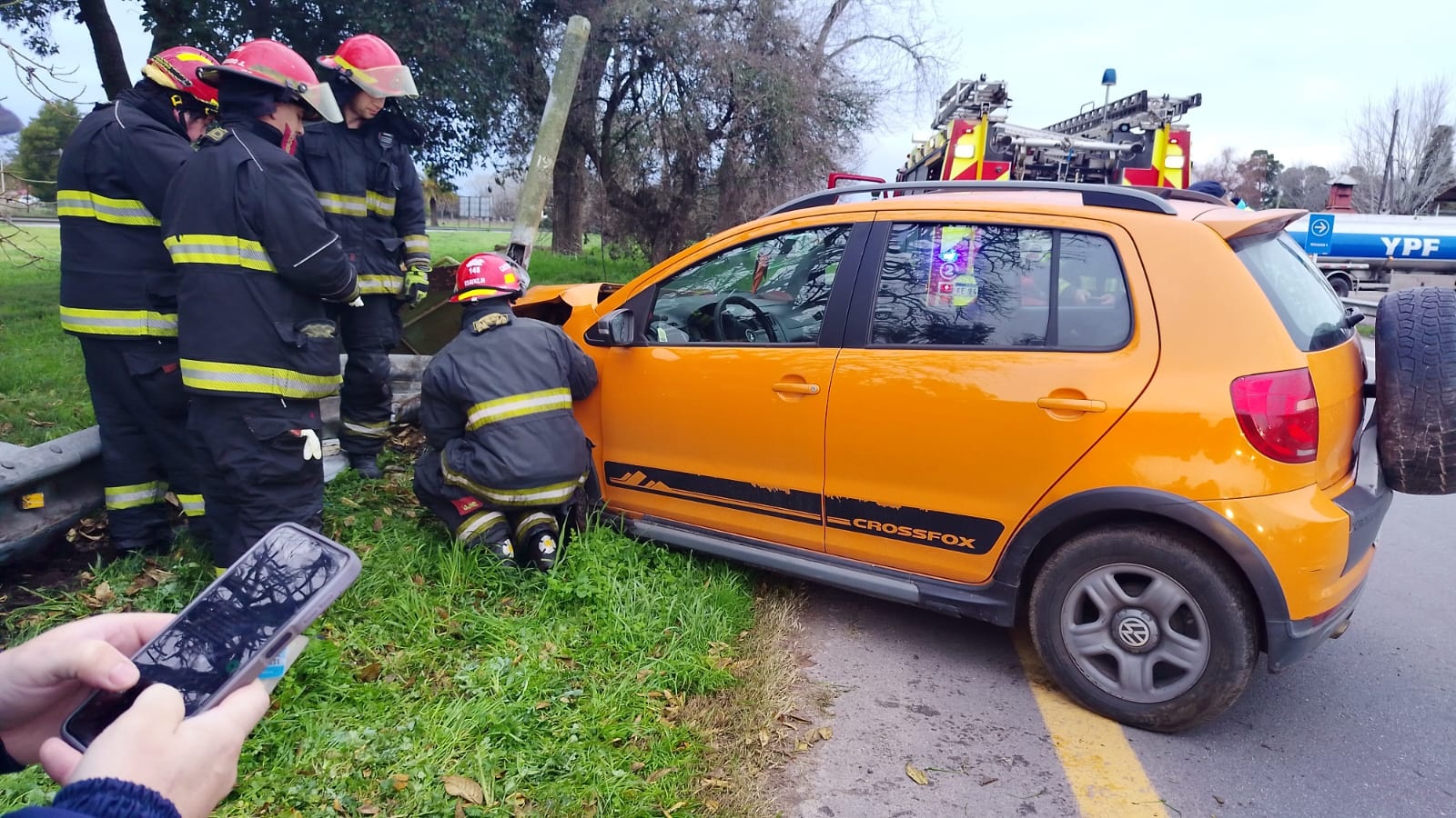 despiste-en-la-autovia-2:-tres-personas-fueron-trasladadas-al-hospital-de-castelli